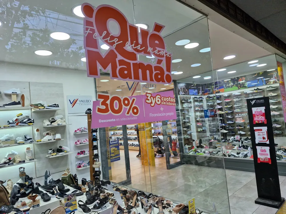 centro peatonal vidriera día de la madre