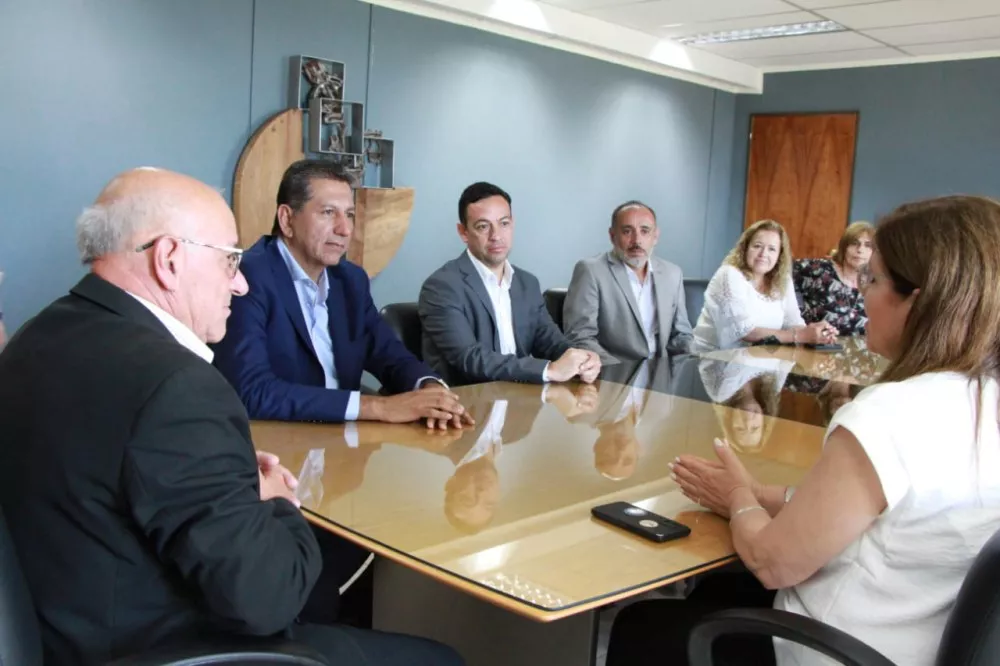 aaa33056cb6d2df614bc68de38802ac2_XL