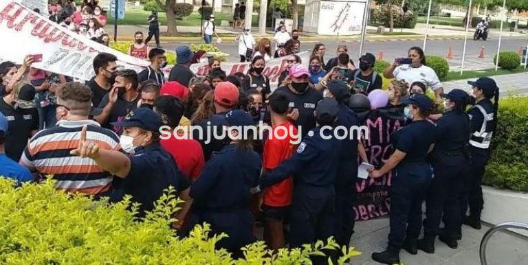 8m dia mujer ni una menos manifestantes