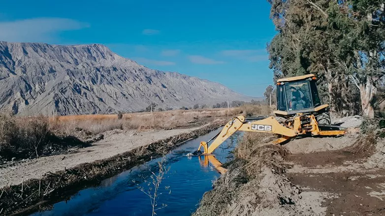 hidraulica canal agua maquinaria