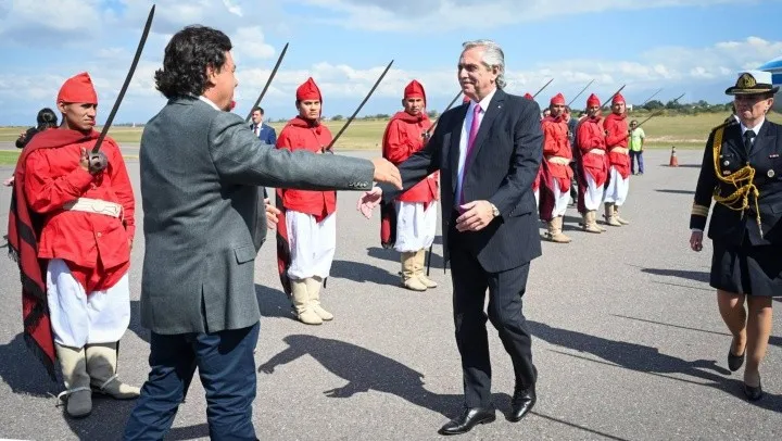 18-05-2023_el_presidente_alberto_fernandez_llego_x1x_1_crop1684430925849.jpg_1833193316