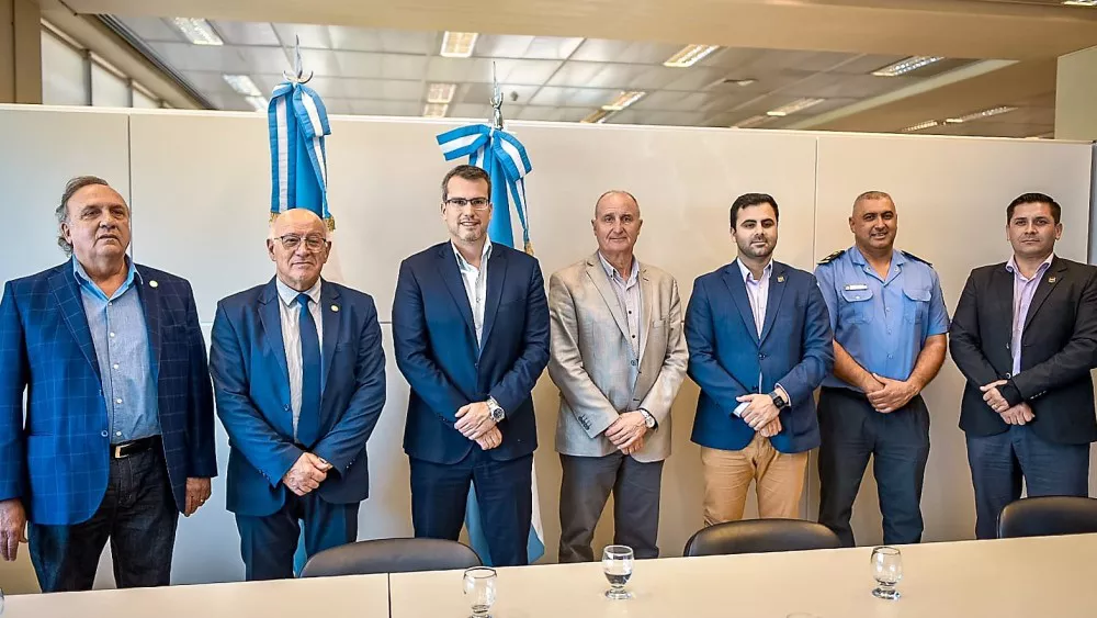 d33a8b72dc5096a2cf1a6f9f75fa0cba_XL