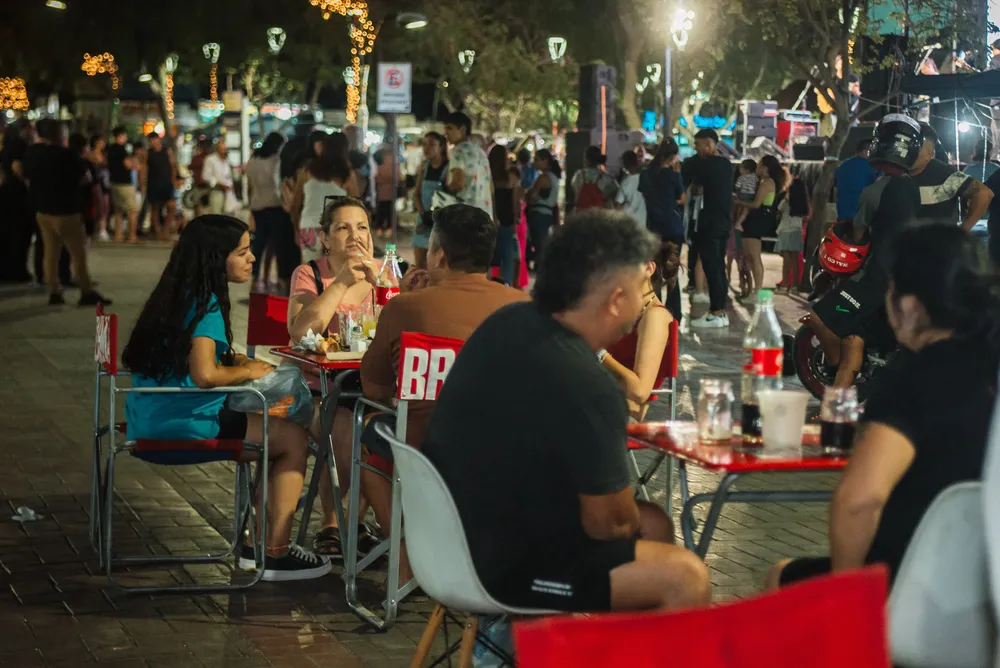 Rawson comercio gastronomico plaza Centenario