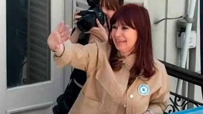cristina aparece balcon condenada