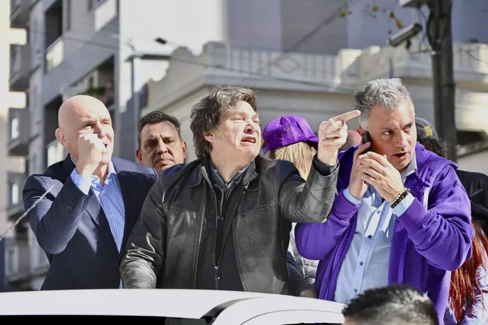 966615-caravana-20milei-20lomas