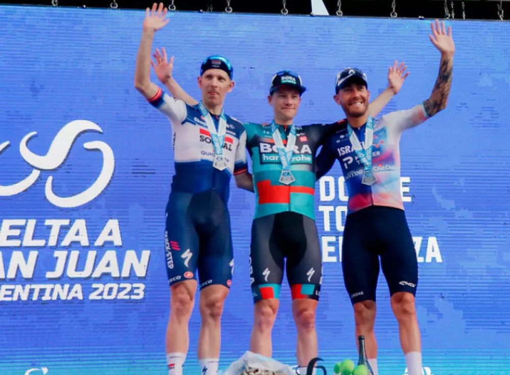 b2c251b0a703a0a7b68952f8328c7023_XL